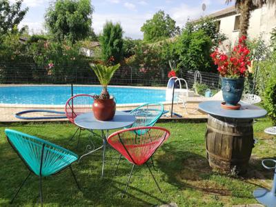Gîte avec piscine privée et jardin à Sauvagnas