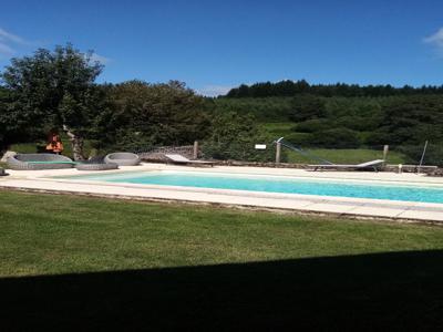 Gîte avec piscine, 4 personnes, dans hameau proche Lac de Vassivière et Golf du Chammet