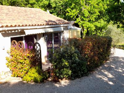 La petite maison dans un écrin de verdure (La Verdière, Haut-Var)