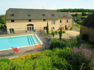 Chambre d'hôtes romantique avec piscine, Terrasson-Lavilledieu en Dordogne. Chambre 