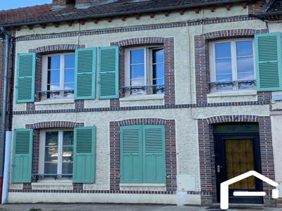 Vente maison 6 pièces 160 m² Villeneuve-sur-Yonne (89500)