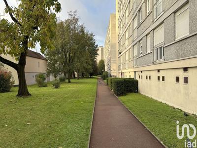 Appartement 2 pièces de 49 m² à Montreuil (93100)