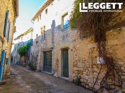 Maison de village à rénover dans un village authentique, calme et Provençal. Terrasse avec vue splendide.