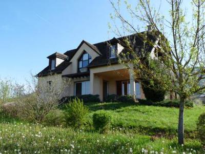 Grande maison avec 4 chambres dans le vallon de Marcillac à 20min de Rodez