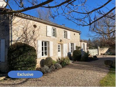 7 room luxury House for sale in Eynesse, France