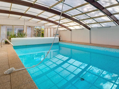 Semi plain-pied de 141 m² avec piscine couverte sur 3044 m² de