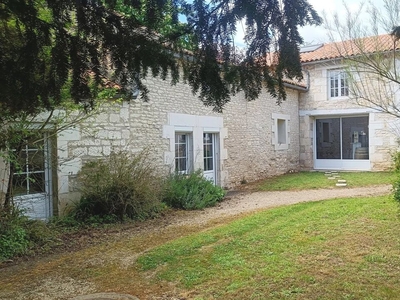 Vente maison 6 pièces 167 m² Neuville-de-Poitou (86170)