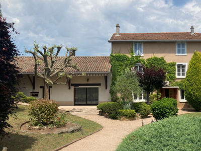 Vente maison 8 pièces 203 m² Villefranche-sur-Saône (69400)