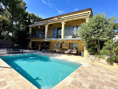 Maison de luxe de 6 pièces en vente à La Seyne-sur-Mer, Provence-Alpes-Côte d'Azur
