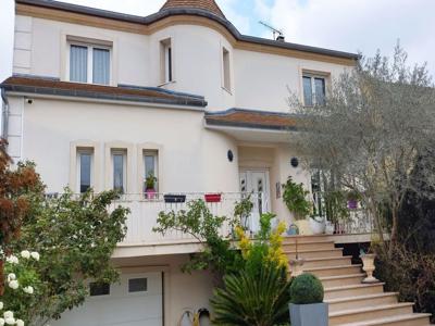 Vente maison 6 pièces 182 m²