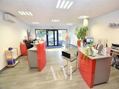 Location locaux professionnels 81.9 m²