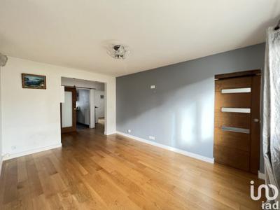 Appartement 3 pièces de 49 m² à Romainville (93230)