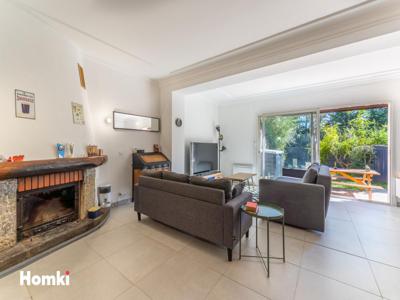 Appartement duplex T3 rénové de 98m² vendu meublé avec jardin sur Nîmes secteur ville active