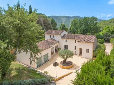 Villa de luxe de 8 pièces en vente Bagnols-en-Forêt, Provence-Alpes-Côte d'Azur