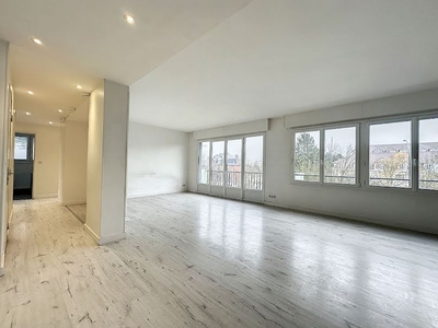 Location appartement 5 pièces 110.11 m²