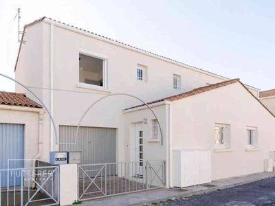 Vente maison 4 pièces 74 m² Narbonne (11100)