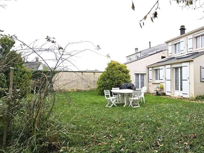 Vente maison 7 pièces 135 m² Savigny-le-Temple (77176)