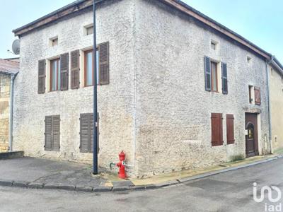 Maison 6 pièces de 138 m² à Saint-Urbain-Maconcourt (52300)