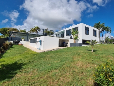 Maison 9 pièces de 240 m² à Sainte-Anne (97180)