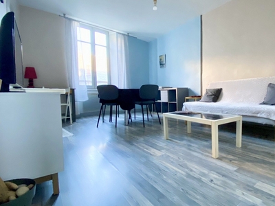 Appartement 2 pièces de 45 m² à Millau (12100)