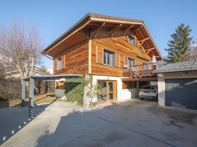7 room luxury chalet for sale in Bourg-Saint-Maurice, France