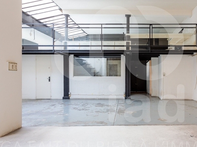 Loft 5 pièces de 274 m² à Paris (75010)