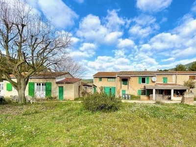 Maison 10 pièces de 170 m² à Sanary-sur-Mer (83110)