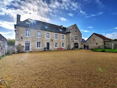 Maison de 15 pièces de luxe en vente à Ploumilliau, Bretagne