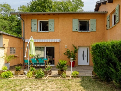 Vente maison 6 pièces 143 m² Cailloux-sur-Fontaines (69270)