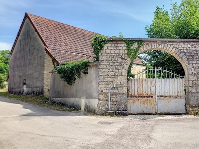 Grange 1 pièce de 96 m² à Moulins-en-Tonnerrois (89310)