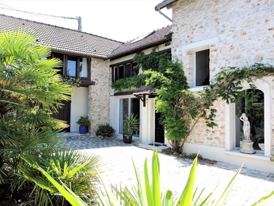 Maison 7 pièces de 279 m² à Montlhéry (91310)