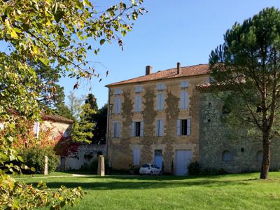 Château Lasserre Meublé Acacia