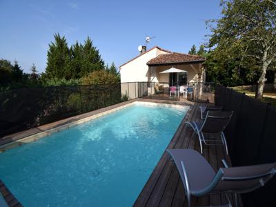 Maison de plain-pied, totalement rénovée, 3 chambres, piscine privée, à Villeneuve-sur-Lot, dans la Vallée du Lot